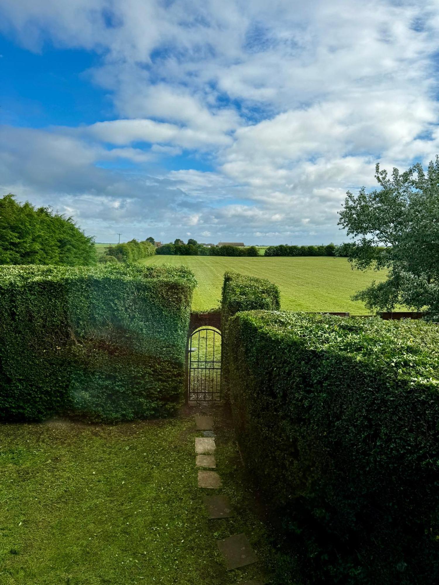 Luxury Isla Cottages, Bourne! Dog-Friendly, Countryside Views, Garden, Parking, 5Mins Pubs - Family Holiday Номер фото